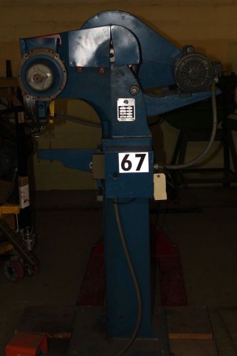 CHICAGO RIVIT MACHINE MODEL 912