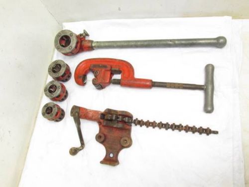 Ridgid 00-R Ratcheting Pipe Threader w/Die Heads Cutter No. 202 Vise BC-210