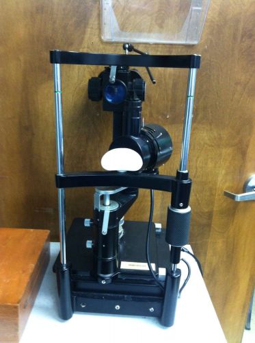 SLIT LAMP