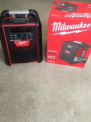 Milwaukee 2792-20 M18 18 Volt Jobsite Radio/Charger slightly used L@@K SHIPSFREE