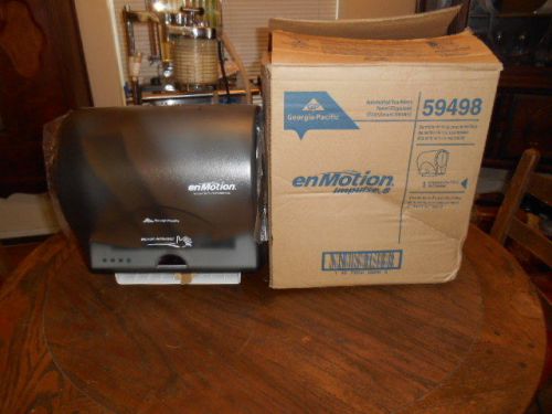 NIB Georgia Pacific EnMotion impulse 8 Automated Towel Dispenser 59498 with Key