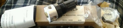 NEW WATTS 1/4&#034; npt miniature filter/regulator r374-02ag