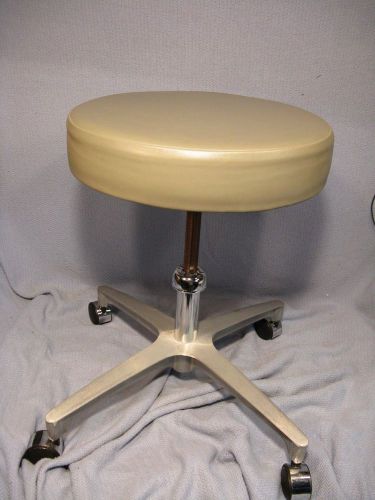 MIDMARK MODEL 183-001 ROLLING  HEIGHT ADJUSTABLE EXAM CHAIR