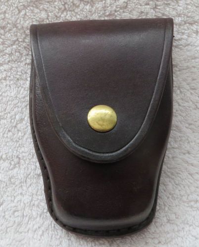 VTG. TEX SHOEMAKER CLOSED TOP LEATHER HAND CUFF HOLDER #204 - DARK BROWN