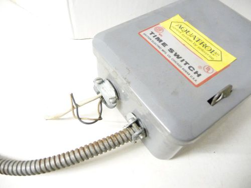 Dayton 24 Hour Time Switch 2E021. 40 A 125 V 60 Cy Single Pole Single Throw