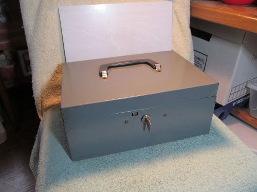 Used metal Hunt Lit-Ning brand cash box w/working lock &amp; key.