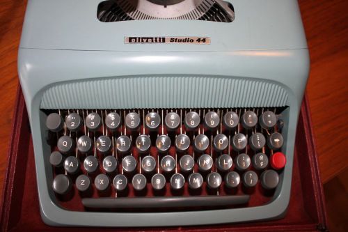 typewriter - olivetti studio 44 - L@@k!!! includes very clean CASE!!! + KEY!!!!!