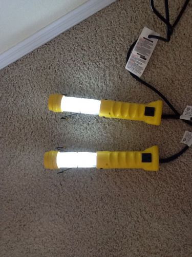 2 Fluorescent work lights, hanging lights VGC. 120V