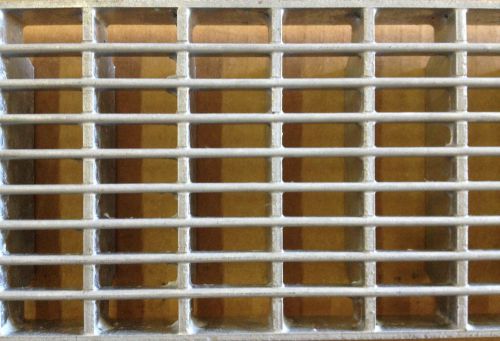 152503 C Class Galvanized Reinforced Mesh Grate