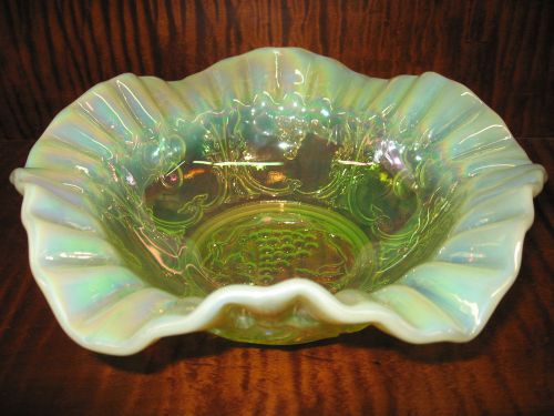 Vaseline Carnival glass bowl uranium opalescent iridescent grape &amp; cherry candy