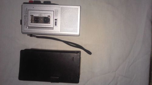 REALISTIC 14-1017 MICRO-11 MICRO CASSETTE RECORDER W/ 1 TAPE - TESTED!