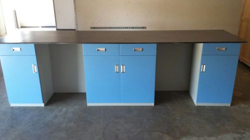 LABORATORY BENCH