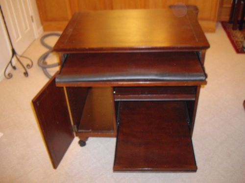 Computer desk on wheels