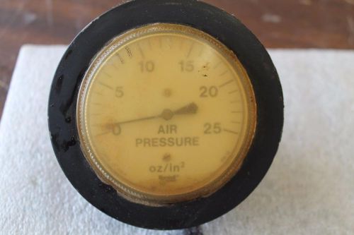 VINTAGE MARSHALL TOWN AIR PRESSURE GAUGE #89112 0-25 OZ/IN