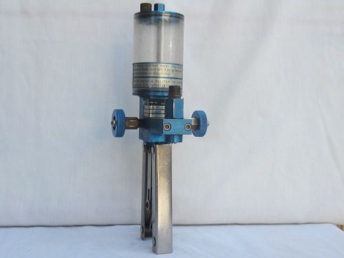 3D Instruments Hydraulic Hand Pump Portable Calibrate 0-3000 PSI Model 8105-300