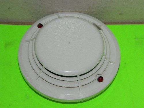 NOTIFIER SD-651 LOW PROFILE  PLUG IN SMOKE DETECTOR