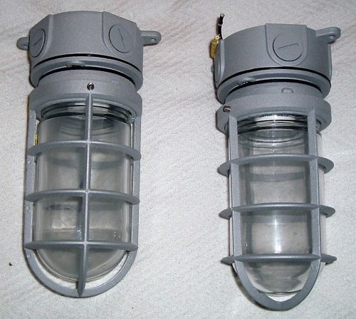 LUMAPRO VAPOR TIGHT INDUSTRIAL LIGHT CEILING FIXTURE 3RB17 NEW  LOT OF 2