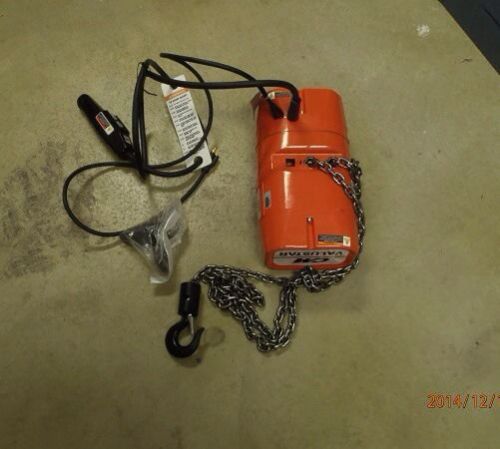 NEW OPEN BOX CM VALUSTAR 1/2 TON (WF) ELECTRIC CHAIN HOIST (110V 1PH 16 FPM)