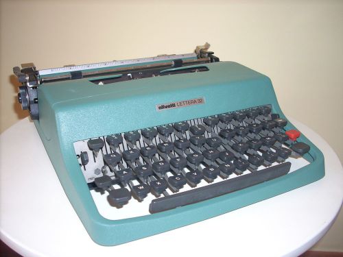 Macchina da scrivere Olivetti Lettera 32 + borsetta ORIGINALE olivetti