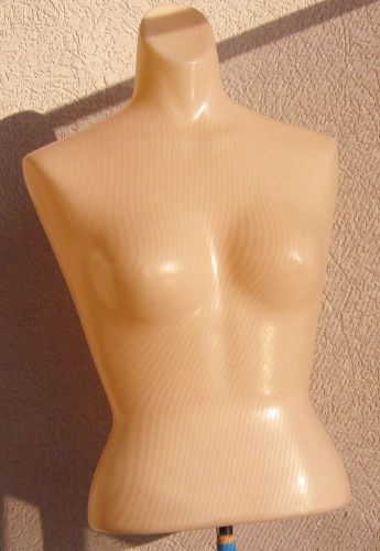 WOMEN&#039;S BUSTFORM 1/2 MANNEQUIN FORM MADE OF FIBERGLASS , SKIN COLOR