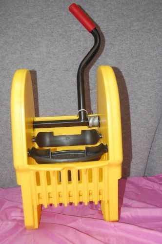 RUBBERMAID Commercial WaveBrake Yellow 32 oz Press Mop WRINGER (#L2542)