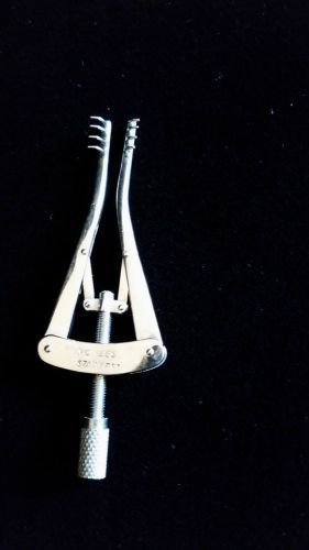 Surgical Retractor