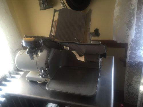 Globe Gravity Fed Slicer