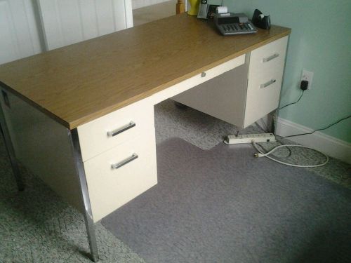 Off WHITE COLOR METAL DESK w/ LIGHT OAK LAMINATE  TOP