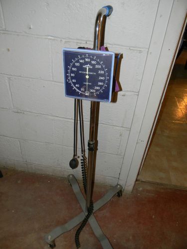 ANEROID SPHYGMONOMETER ROLLER STAND ADULT ARM BLOOD PRESSURE W/ CUFF