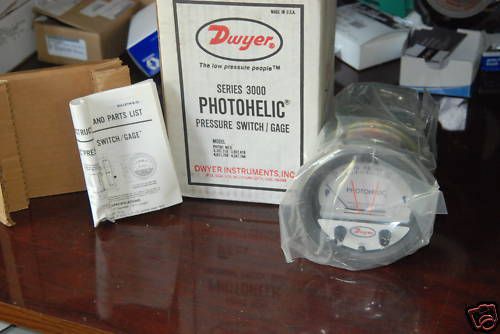 Dwyer 3002 Photohelic gauge/ relay module Inch/Water  NEW