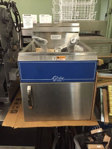 Globe countertop fryer gf30g show model for sale