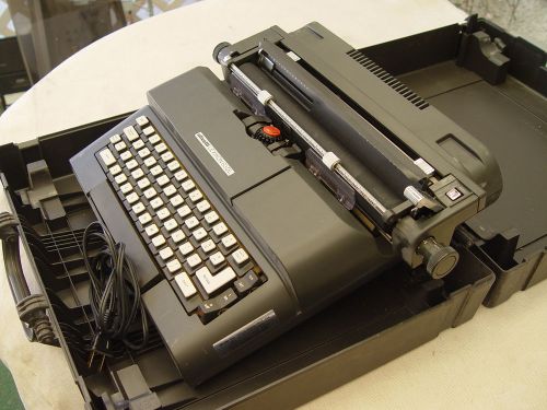 OLIVETTI LEXICON 83DL  ELECTRIC TYPEWRITER -  WORKING WELL