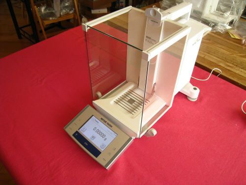 Mettler-Toledo XS105 Analytical SemiMicro Balance Scale 41.00000g / 120.0000g