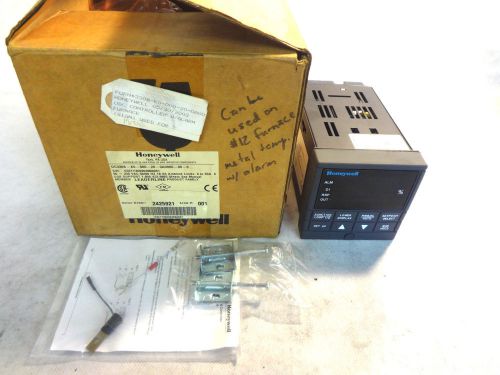 NEW HONEYWELL UDC3300 DC330B-K0-000-20-0A0000-00-0 TEMPERATURE CONTROLLER