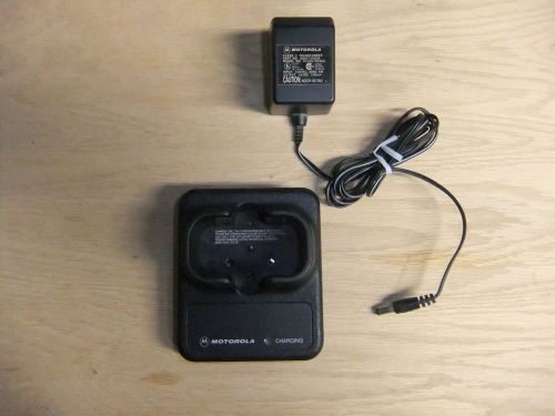 MOTOROLA HTN9046D Charger for SP, MV, MU, Spirit 2-way Radios