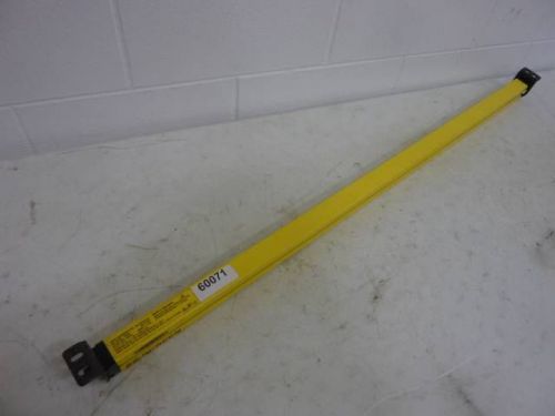 Banner Engineering Light Curtain Emitter SLSE30-1050Q8 #60071