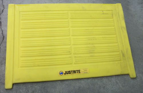 Yellow Poly Spill Pallet Ramp 1,000 lb Cap 4WLT8 28620 33&#034; x 49&#034; x 10.5&#034; Tall