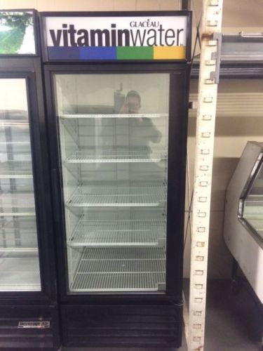 True GDM-26 30&#034; Swing Glass Door Refrigerator Merchandiser Cooler