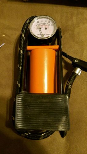 Pneumatic foot pump TriStar