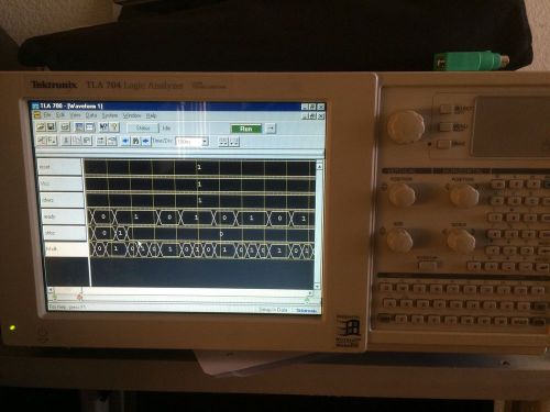 Tektronix TLA704 w/TLA7L2 module - Logic Analyzer