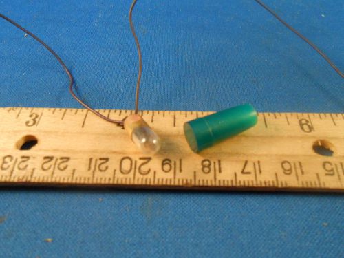 102-020  RCA GREEN PLASTIC LENS LIGHT / LENGTH:0.75-DIA:0.37  NEW OLD STOCK