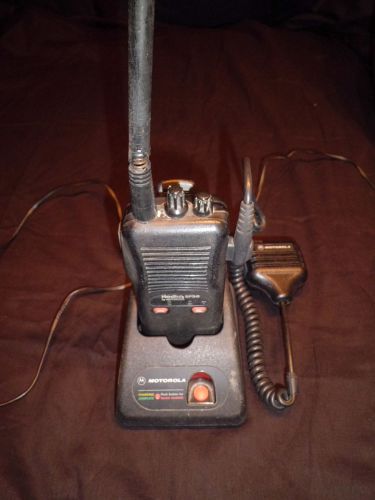 Motorola Radius SP50 P93YQT20B2AA UHF 2ch Radio Charger,Belt Clip, Antenna