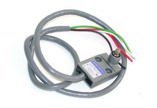 MICRO SWITCH LIMIT SWITCH 5 AMP 250 VAC MODEL 914CE16-3