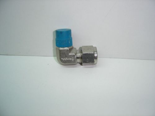 SWAGELOK SS-600-2-4  MALE CONNECTOR 3/8&#034; OD TUBE X 1/4&#034;  MALE NPT NEW NO BOX