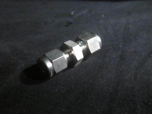 Adaptor UNION, 4MM X 1/4&#034; TUBE OD SS-4M0-6-4  Swagelok