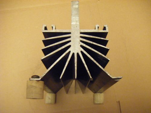 Extruded Aluminum Heatsink  8 1/2&#034; x 4&#034; x 5&#034;  solid 1/2&#034; thick core