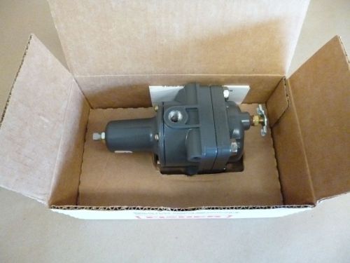 FISHER  CONTROLS 67AFR - 224 FILTER REGULATOR 250 PSI , 1/4&#034; NPT CONNECTIONS