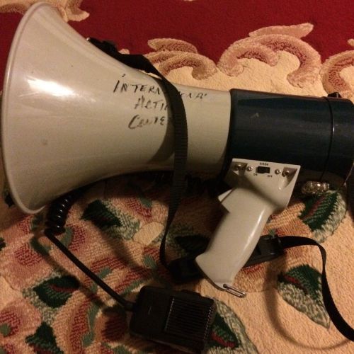 RADIOSHACK MEGAPHONE POWER HORN-#32 2038A