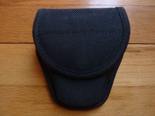 Bianchi accumold black nylon (duty belt) hand cuff case / mint condition! for sale