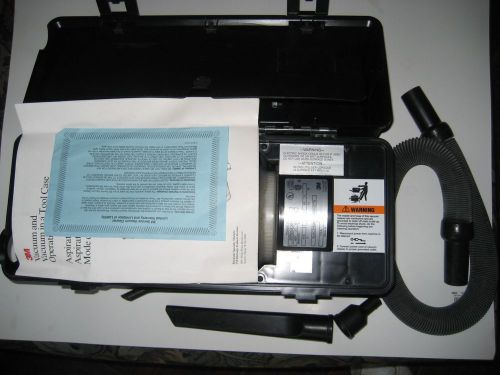 3M Electronics Service Vacuum Model # 497 with Accessories